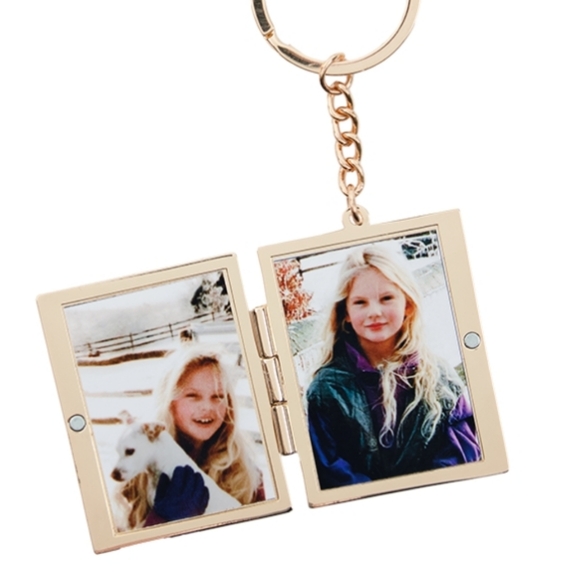 NEW Taylor Swift Christmas Tree Farm Keychain - Picture 3 of 3